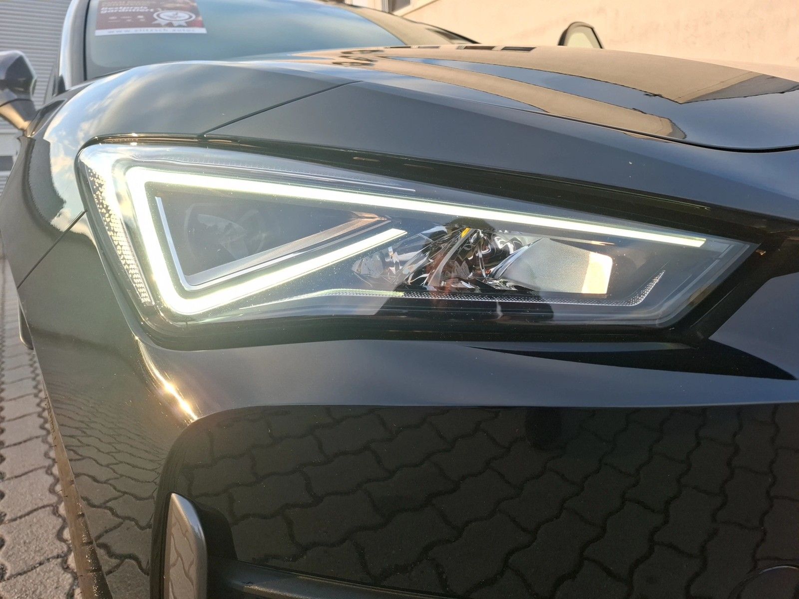 Fahrzeugabbildung CUPRA Leon ST VZ 4Drive DSG LED AHK Navi AID ACC RFK S
