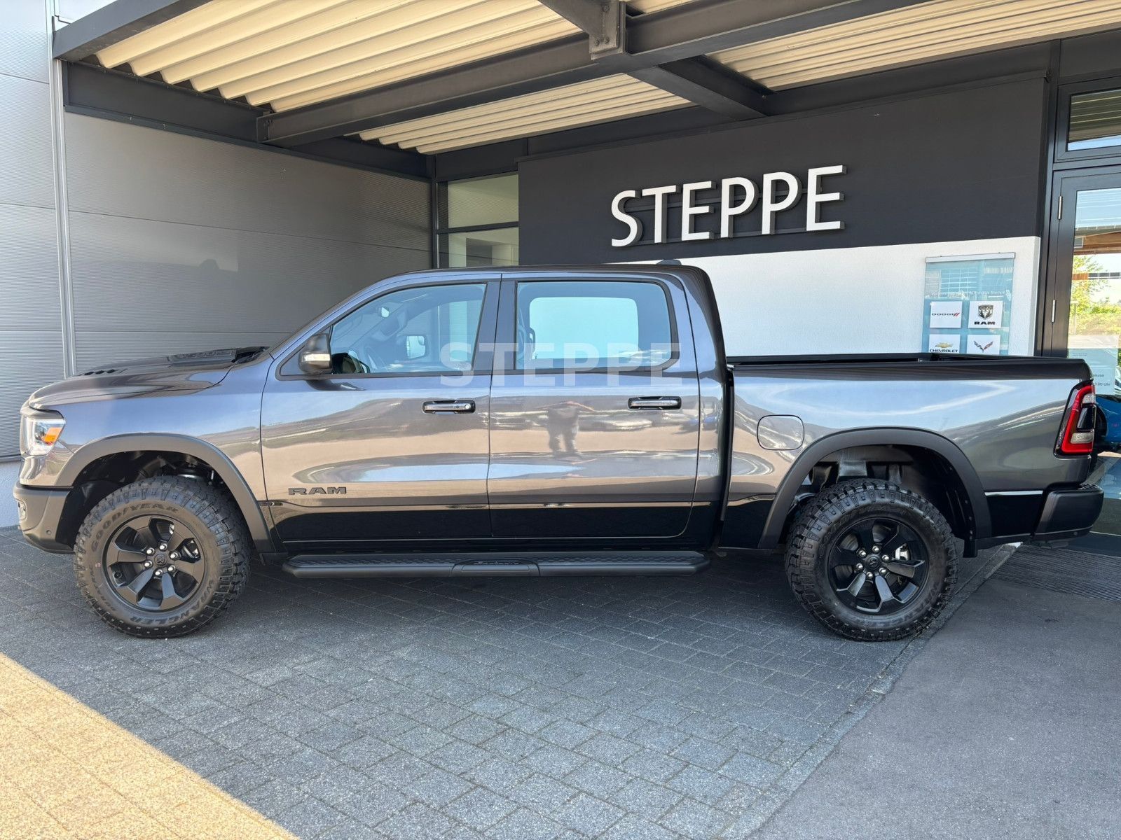 Dodge RAM 1500 REBEL 5,7V8 NIGHT ACC, Luftfed.360° AHK