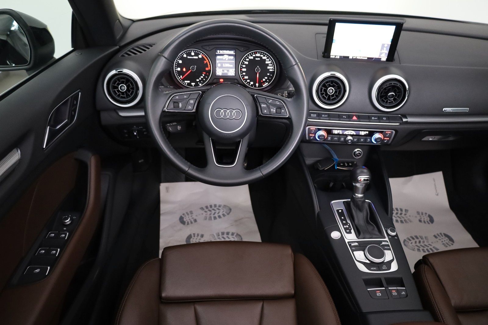 Fahrzeugabbildung Audi A3 35TFSI design Leder,Navi,LED,SH,Massage,SR+WR