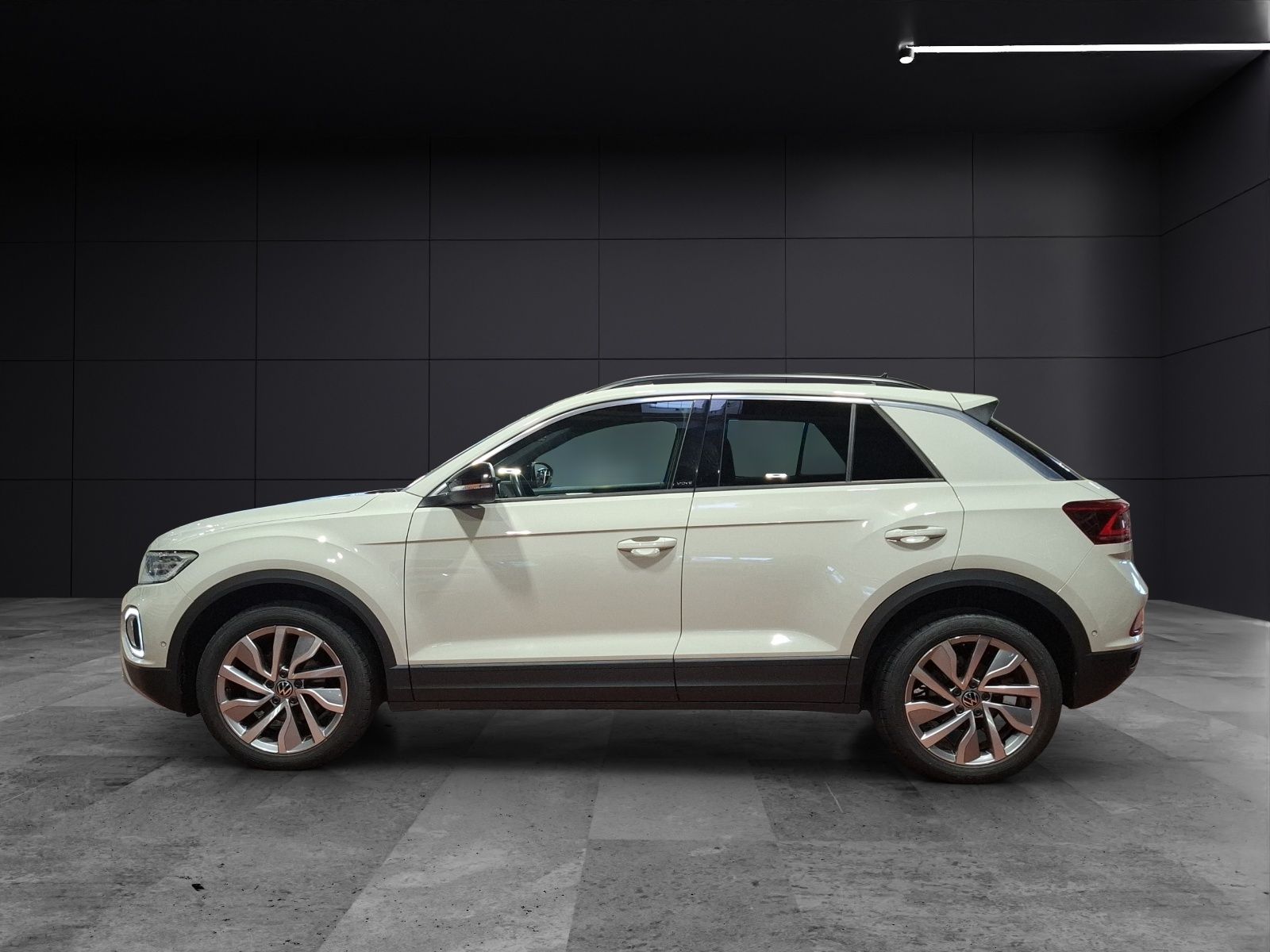 Fahrzeugabbildung Volkswagen T-Roc TSI Move Matrix ACC PDC Climatronic AID SH