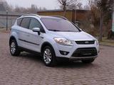 Ford Kuga Titanium 4x4 TÜV NEU LEDER P-DACH AHK 1HAND - Ford Kuga aus 2010: Titanium