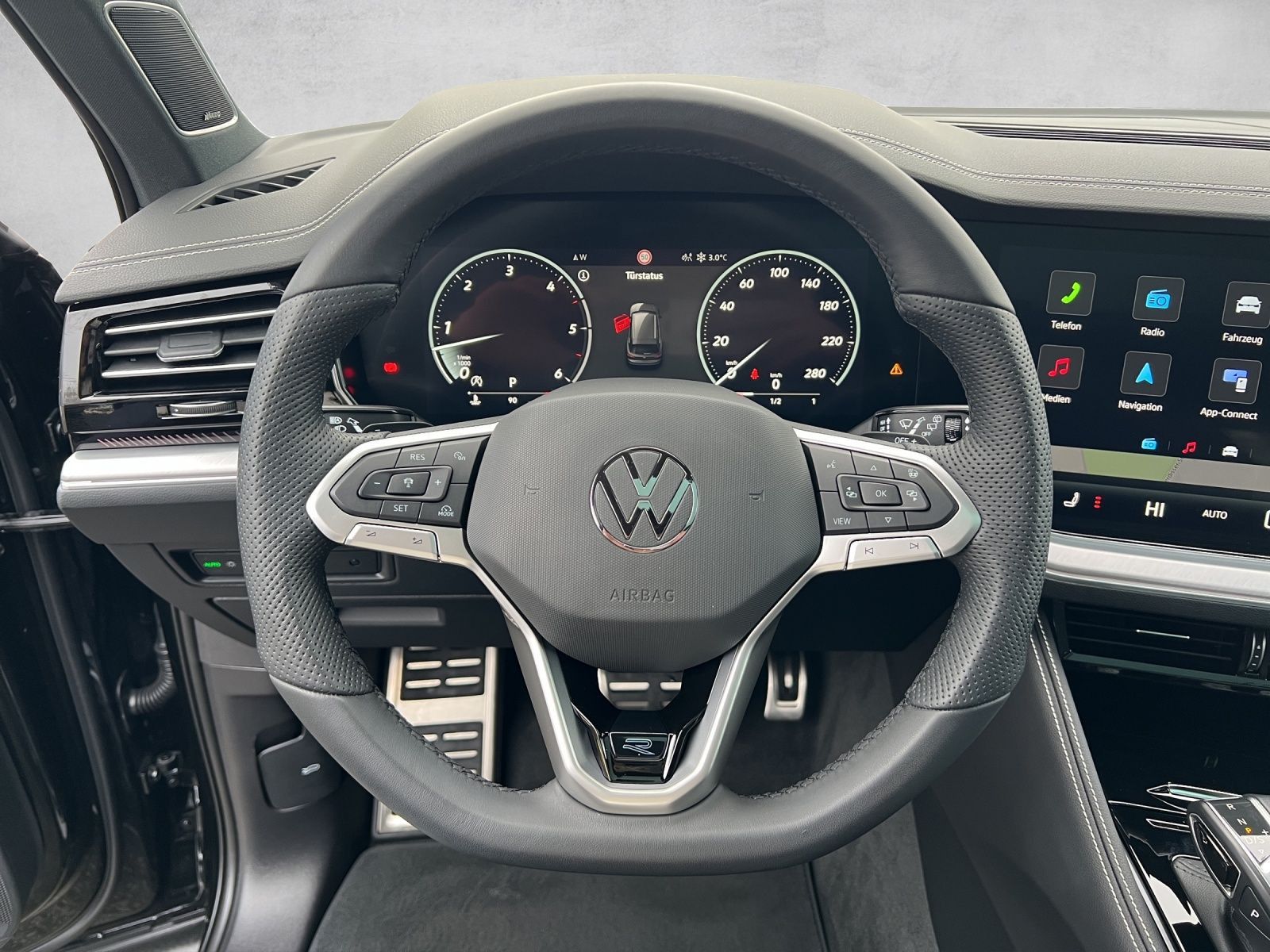 Touareg R-Line 3.0 V6 TDI 4M Leder*AHK*Luft*Blac