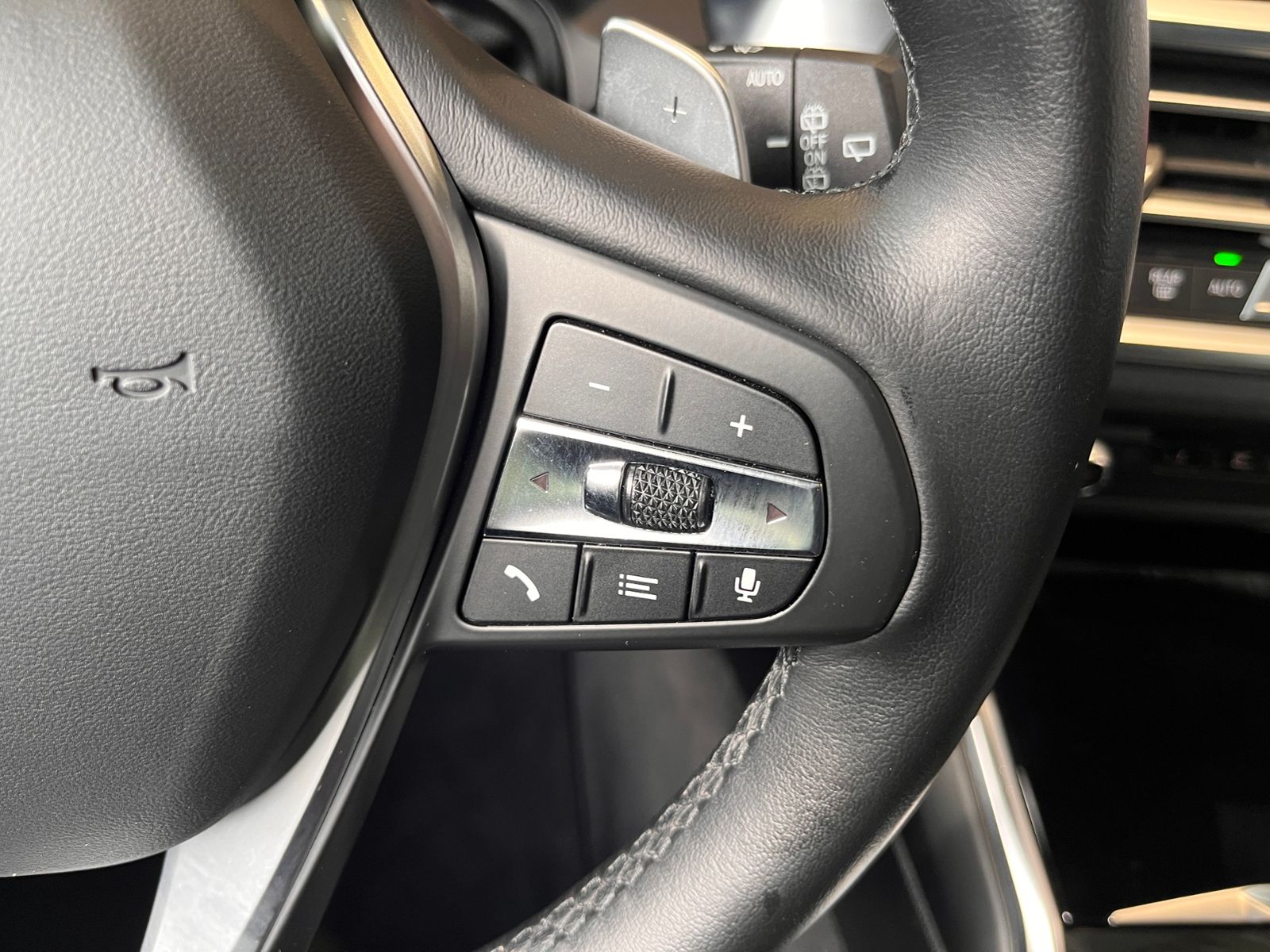 Fahrzeugabbildung BMW 320 i Sport Line Touring ACC LED NAVI ALU