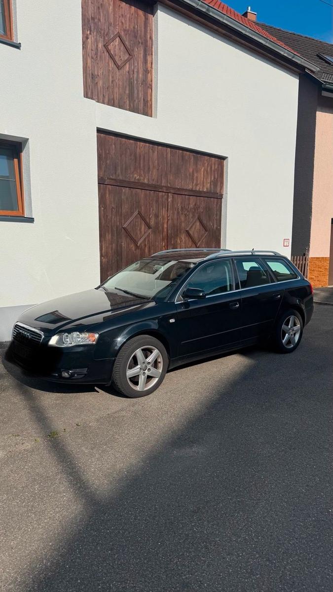 Audi A4 2006 — вигляд ззаду