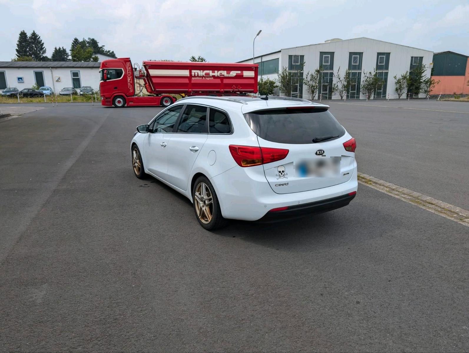 Kia cee'd 2012 — вигляд ззаду