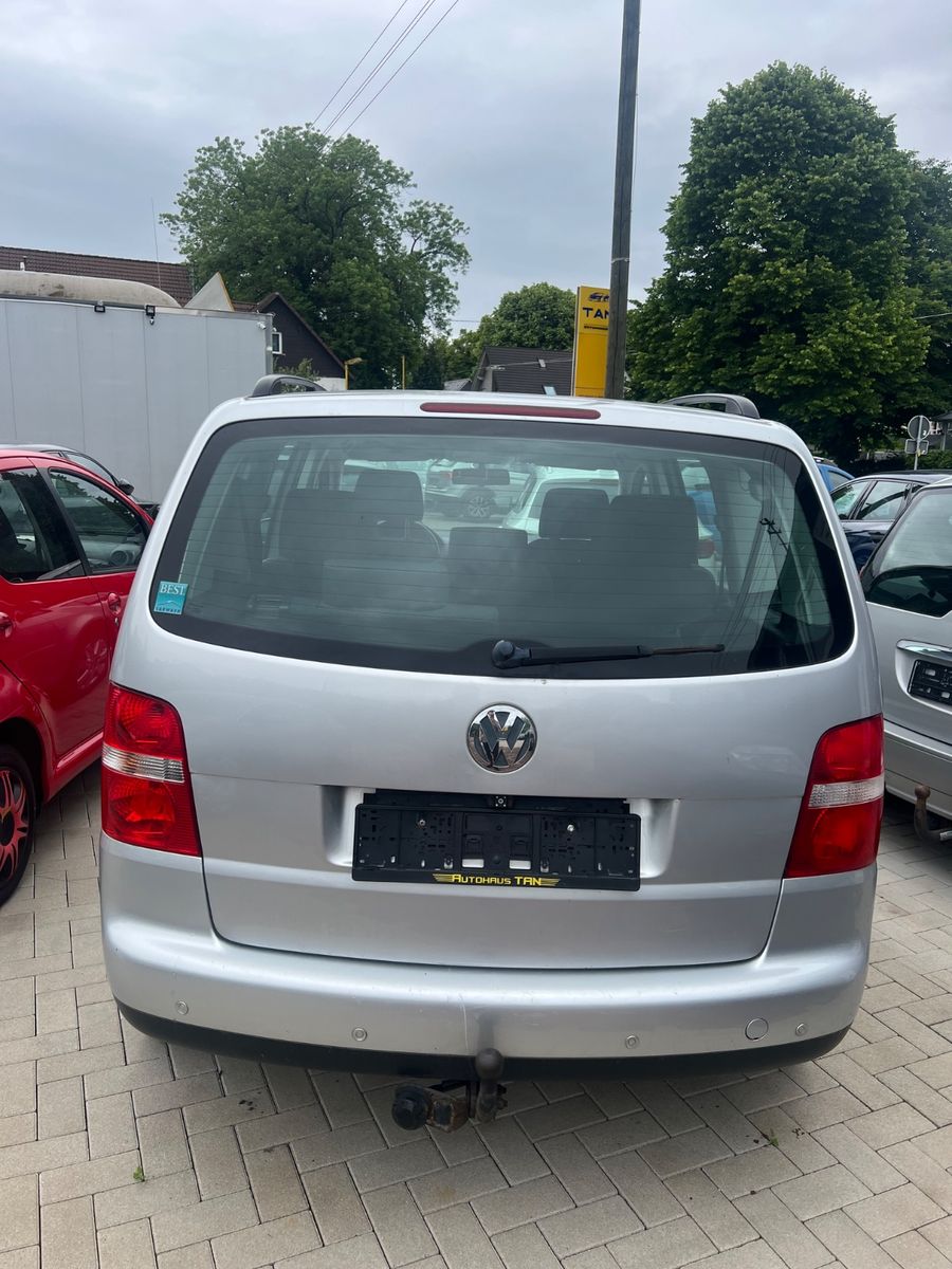 Fahrzeugabbildung Volkswagen Touran 1.6 Conceptline * 7.SITZER *KAMERA *