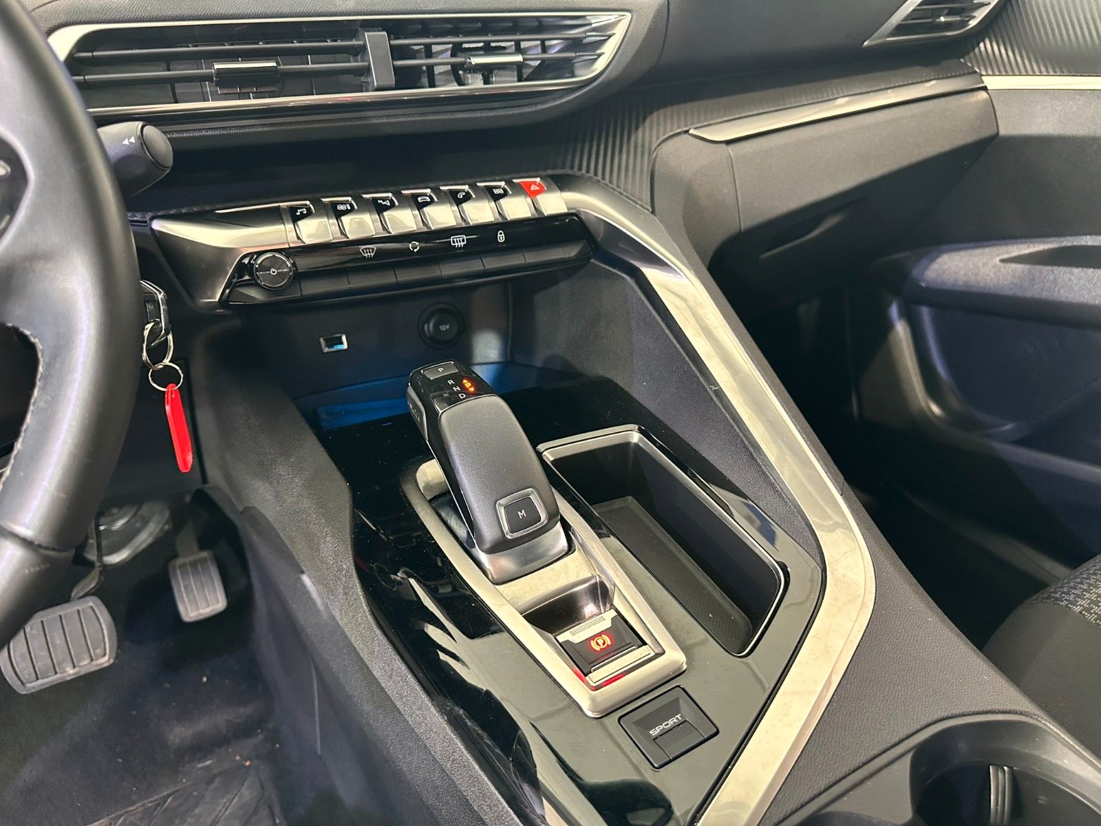 Fahrzeugabbildung Peugeot 5008 Active Busines 1.2 VIRTUAL/NAVI/PDC+CAM/LED