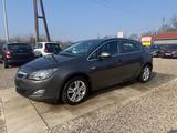 Opel Astra J 1,4 Innovation Sportsitze Sport Lenkrad - Opel Astra: Limousine, J