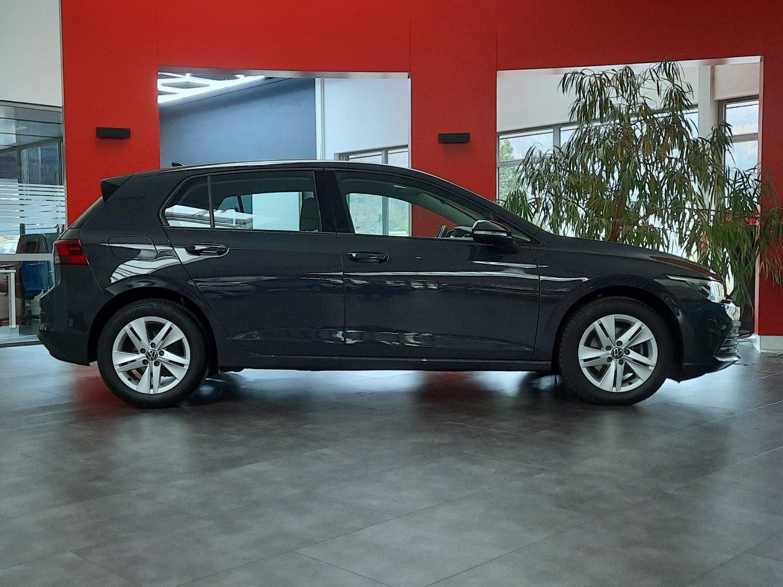 Fahrzeugabbildung Volkswagen Golf Life TDI *Navi*Cam*PDC*Sitzhzg*LED*ACC*APP*