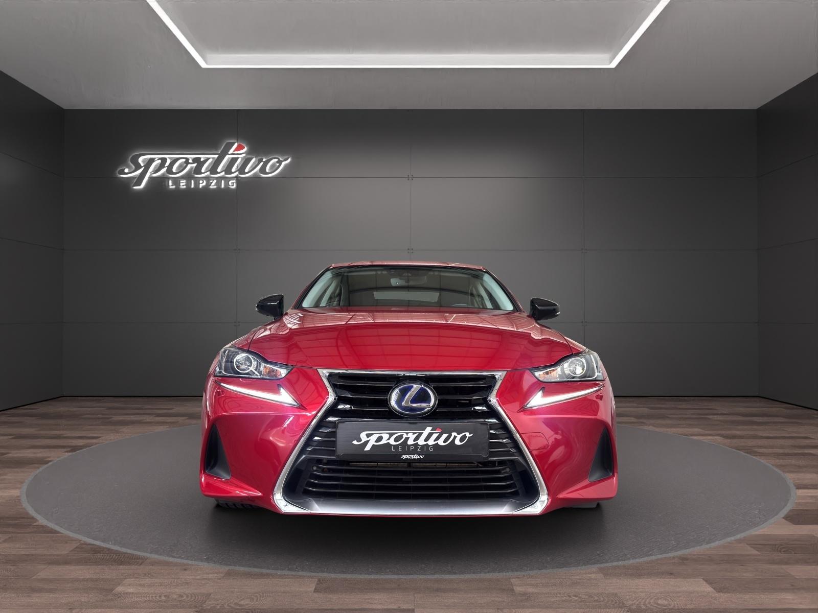 LEXUS IS 300H 2.5 HYBRIDE 181ch - GPS - PHARES LED - SIÈGES CHAUFFANTS - ANGLE MORT