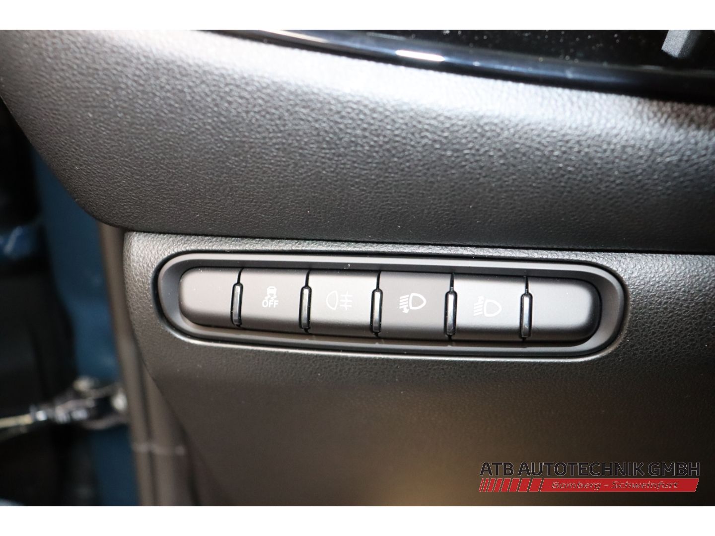 Fahrzeugabbildung Fiat 500 ICON + Komfortpaket Hybrid 1.0l PDC Rückfahr