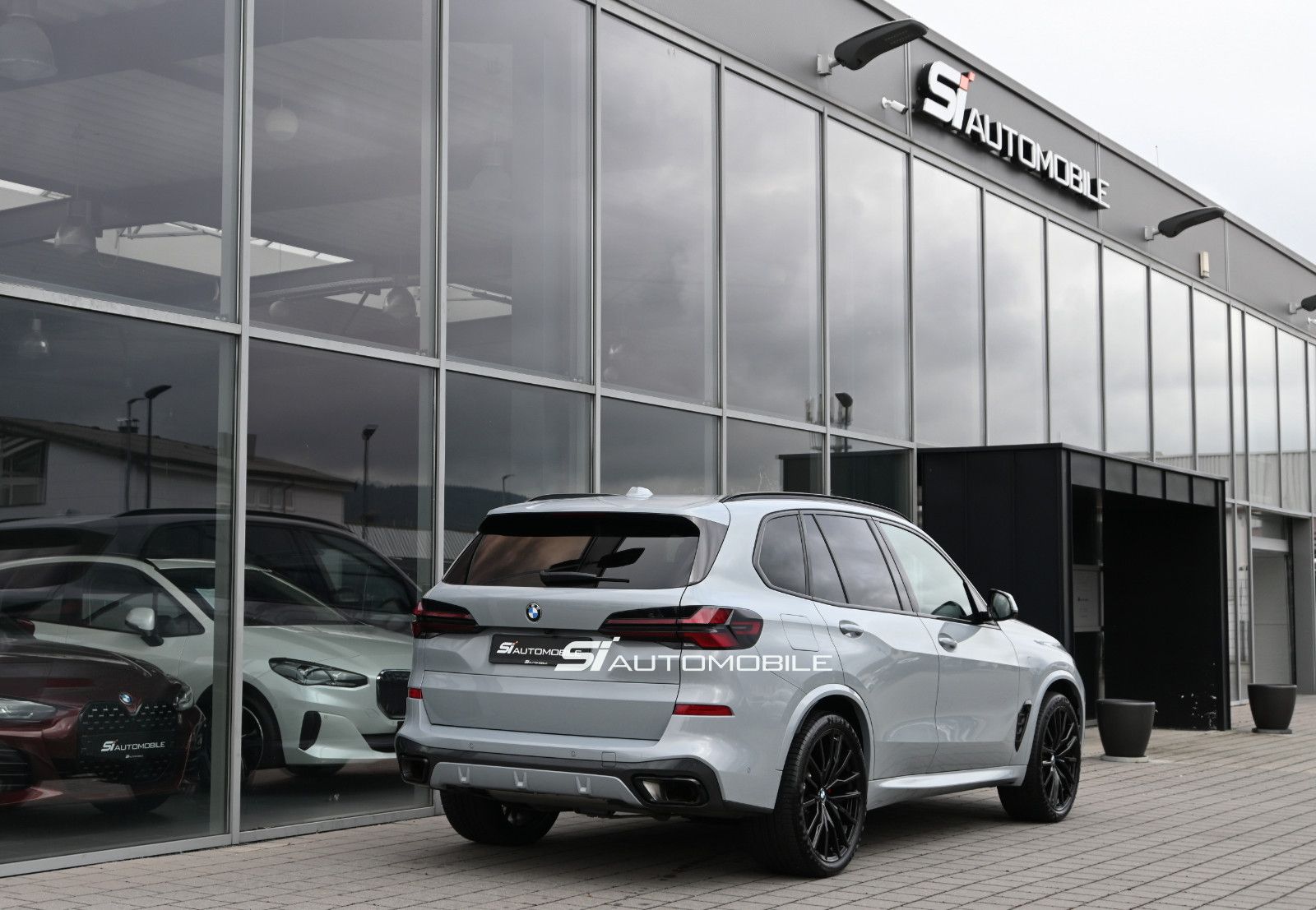 Fahrzeugabbildung BMW X5 xDr. 30d M-Sport Pro °INTEGRAL+LUFTFEDERUNG°