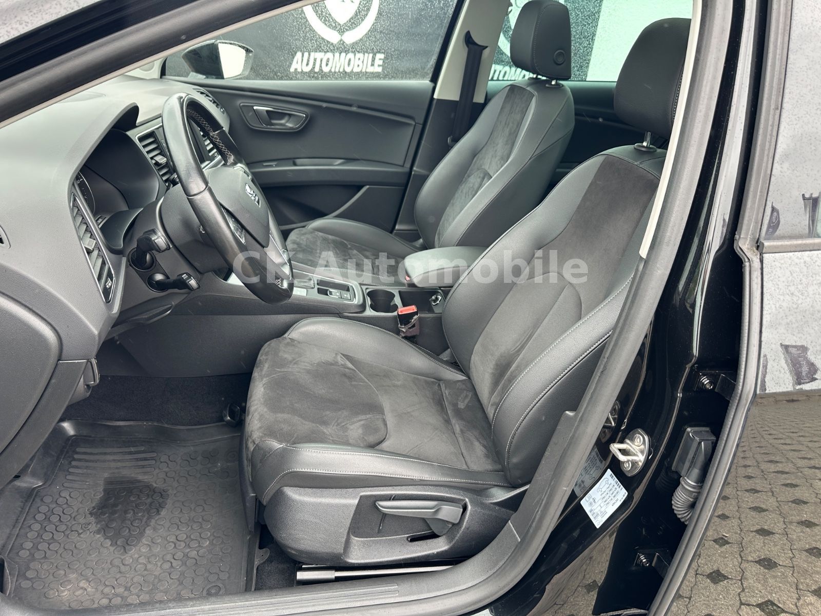 Fahrzeugabbildung SEAT Leon ST Style Automatik/Navi/Pano/Klimaa/LED/AHK