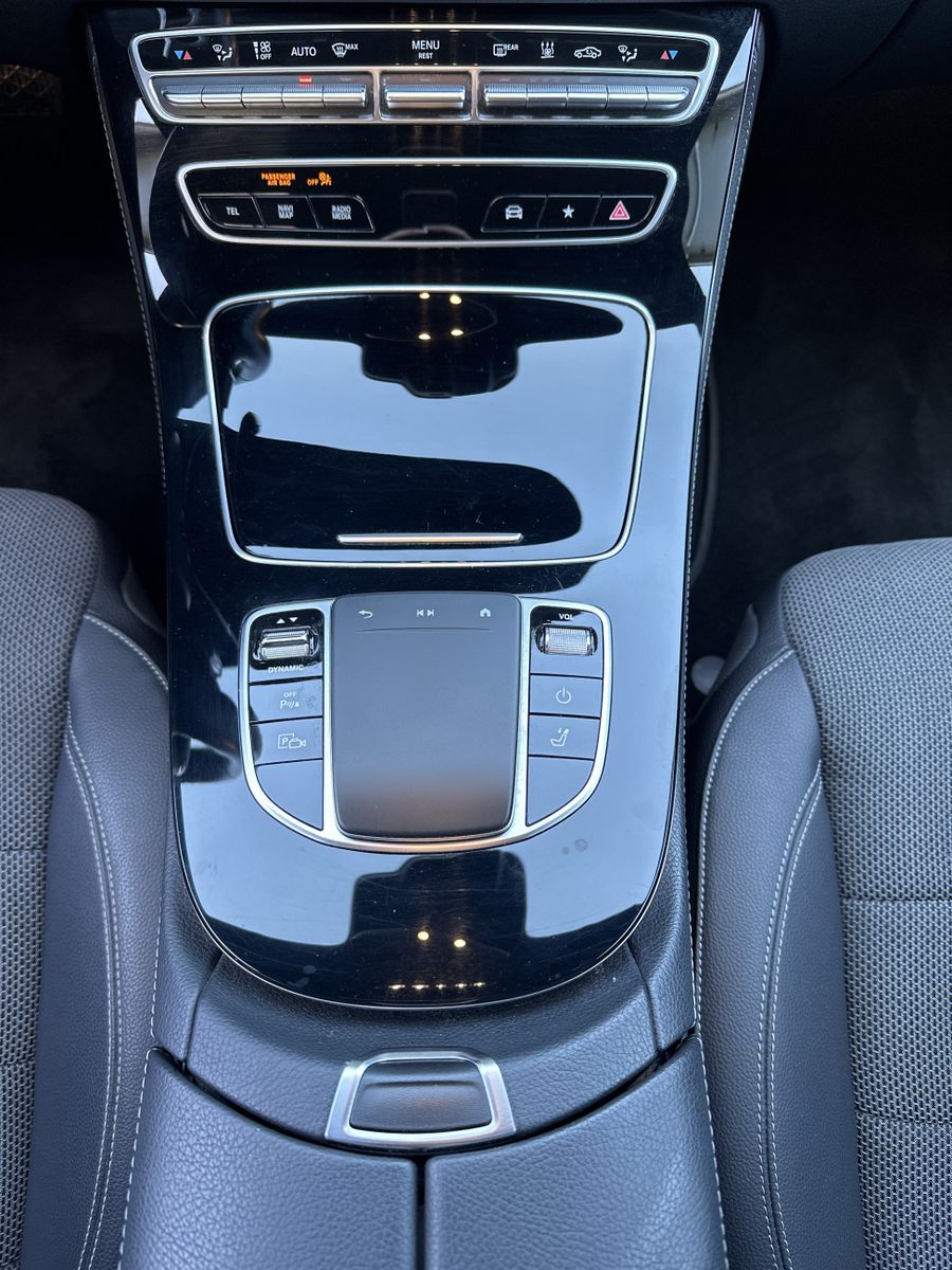 Fahrzeugabbildung Mercedes-Benz E 300de T 4M Avantgarde NAV+LED+AHK+WIDE+CARPLAY