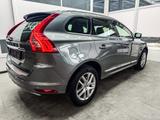 Volvo XC60 SUMMUM D4 AUT NAVI XENON DSTC D4 DPF 2WD... - graue Volvo XC60