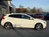 Volvo V40 Momentum*Automatik*Navi*Kam*PDC*SHZ*LED* - Volvo V40 Limousine Momentum mit Benzin-Antrieb