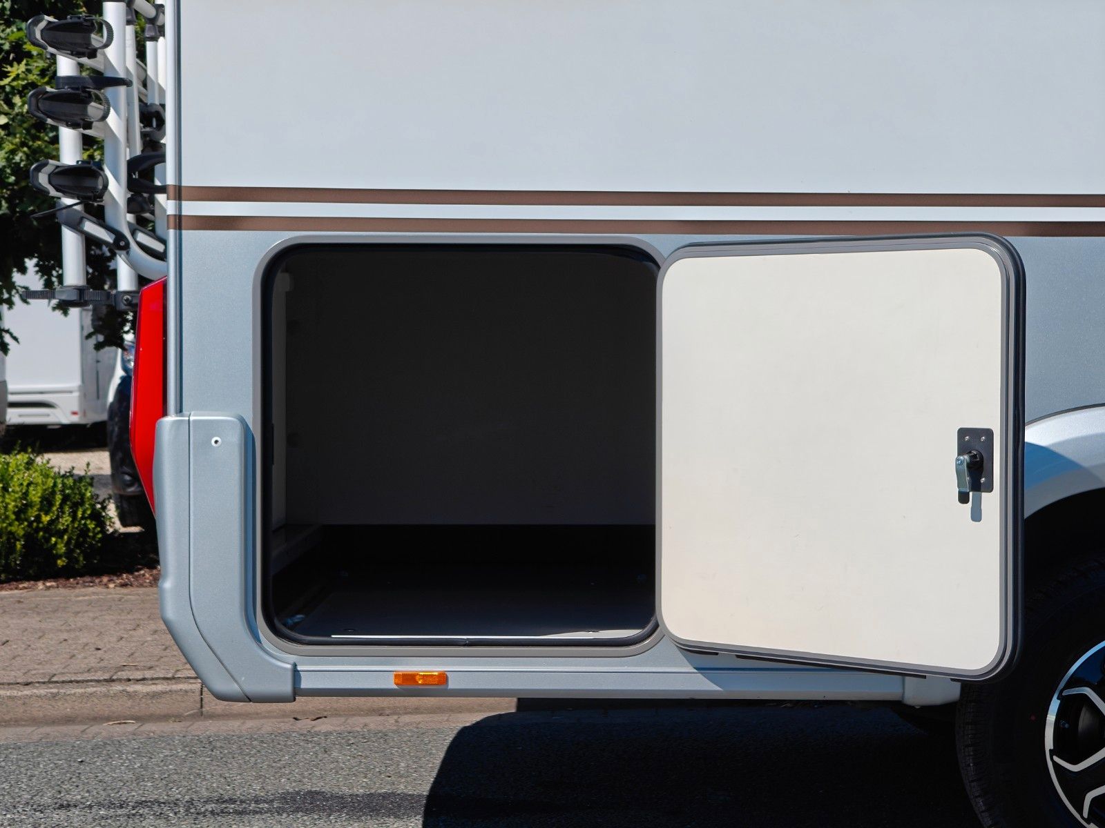Fahrzeugabbildung Bürstner Campeo TD 660 - Combi 6DE, Lithium, Solar, Luft