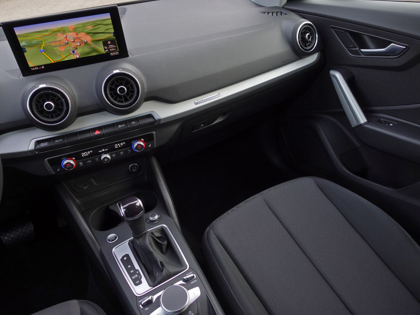 Fahrzeugabbildung Audi Q2 35 TFSI S tronic advanced Navi AHK Garantie