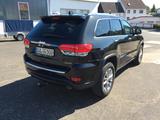 Jeep GRAND CHEROKEE 3.0 CRD NAVI LEDER KAMERA AHK 3.5 - Jeep Grand Cherokee aus 2014 mit Diesel-Antrieb: Geländewagen