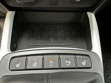 Fahrzeugabbildung Hyundai New i10 1.2 PRIME KLIMA PDC Smart Key 16"Alu