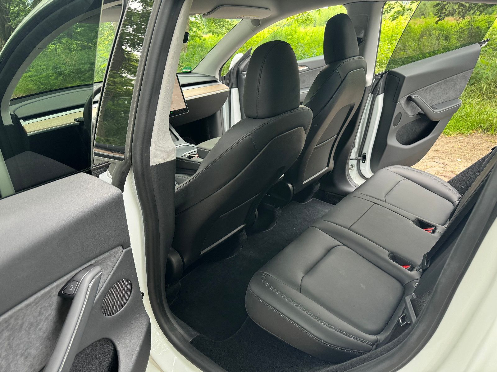 Fahrzeugabbildung Tesla Model Y Long Range Dual Motor Modell 2023