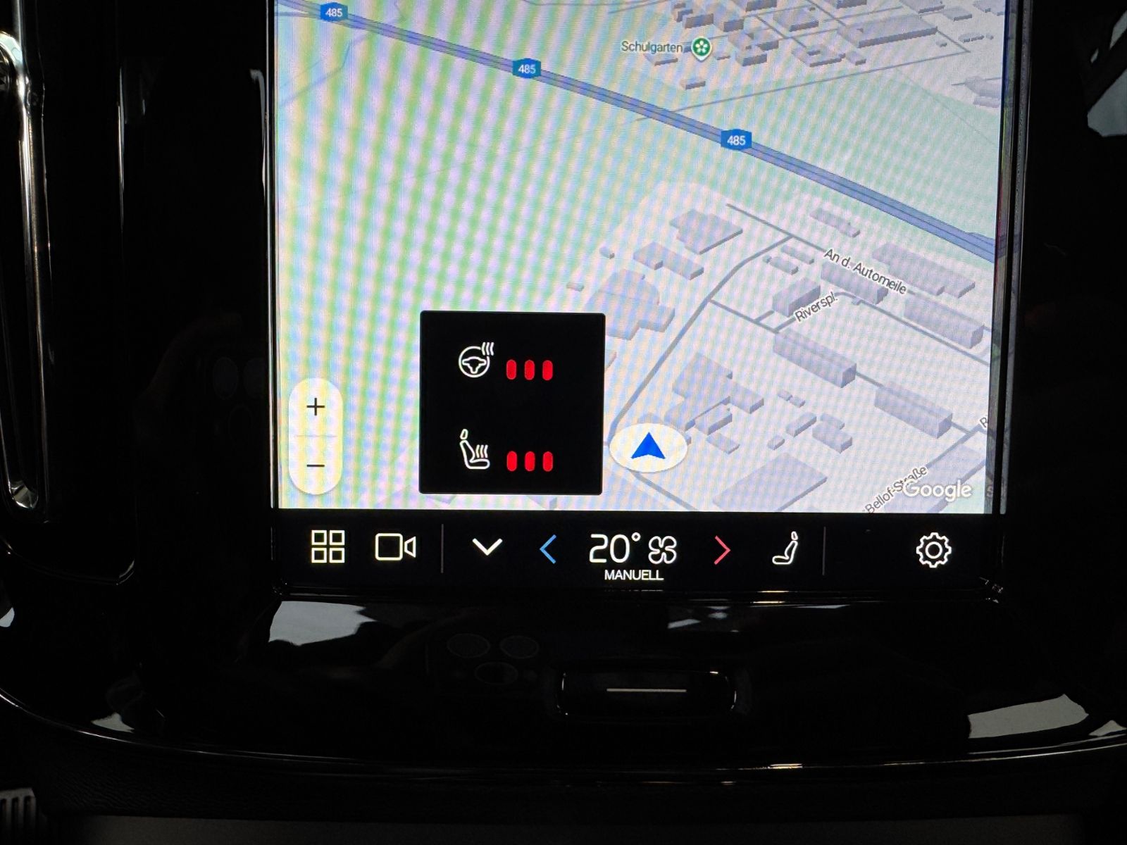 Fahrzeugabbildung Volvo XC40 Plus Dark 2WD NAVI LED AHK PANO