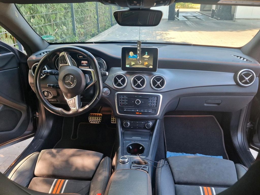 Image of Mercedes-Benz CLA 220