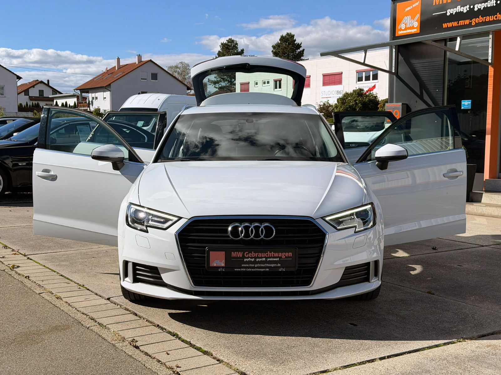 Fahrzeugabbildung Audi A3 Sportback 35TFSI S-Tronic NAV PDC TEMP SHZ