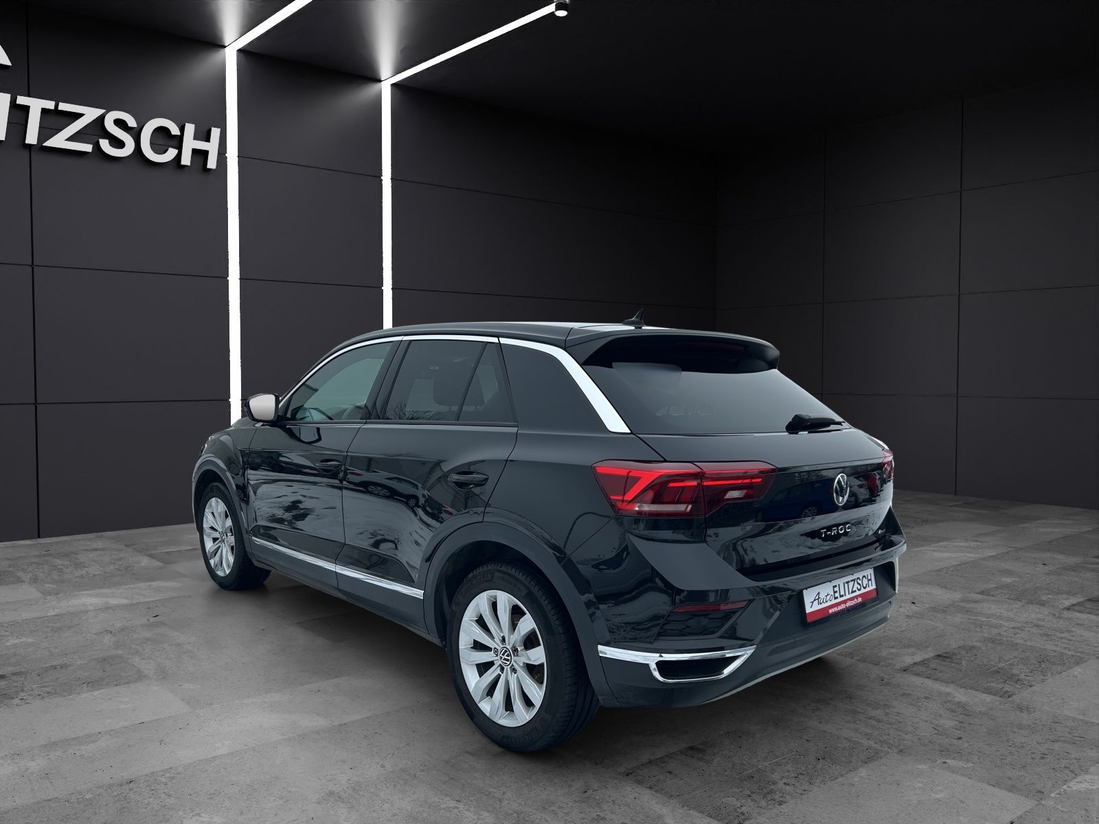 Fahrzeugabbildung Volkswagen T-Roc TSI Sport DSG 4M LED Navi ACC RFK SH