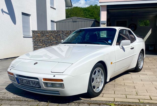 Porsche 944 S2