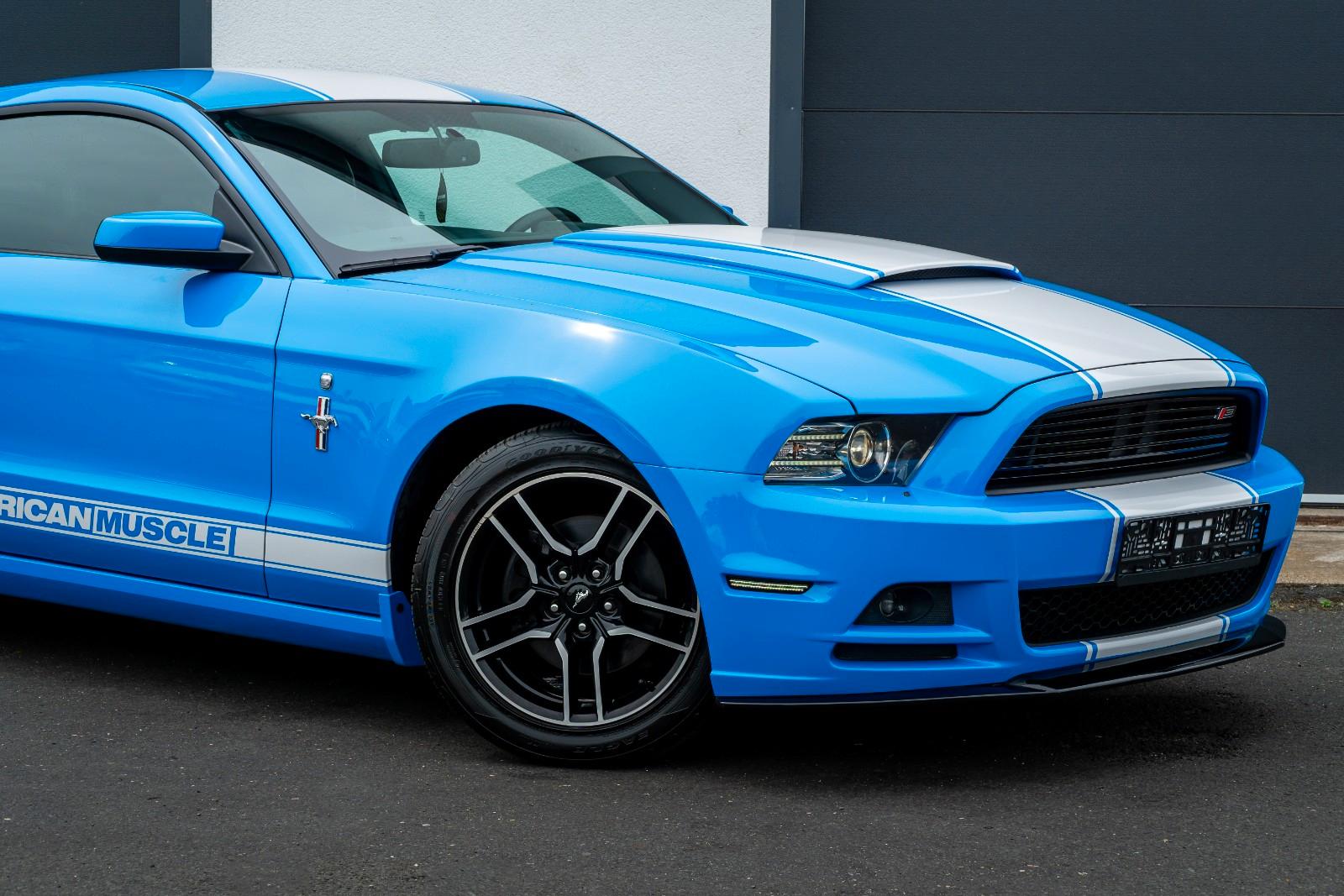 Ford Mustang V6 3,7 -KLIMA/SCHALT/LEDER/SHZ/XENON/R18