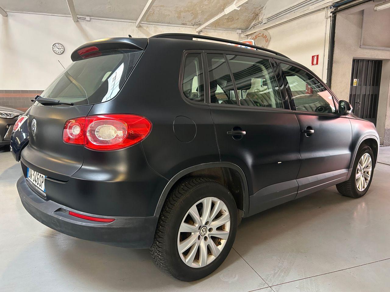 Volkswagen Tiguan 2011 — interior