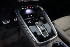 AUDI A3 Sportback 35 TFSI | 2x S line | Pano | Carbon AUDI A3 Sportback 35 TFSI | 2x S line | Pano | Carbon