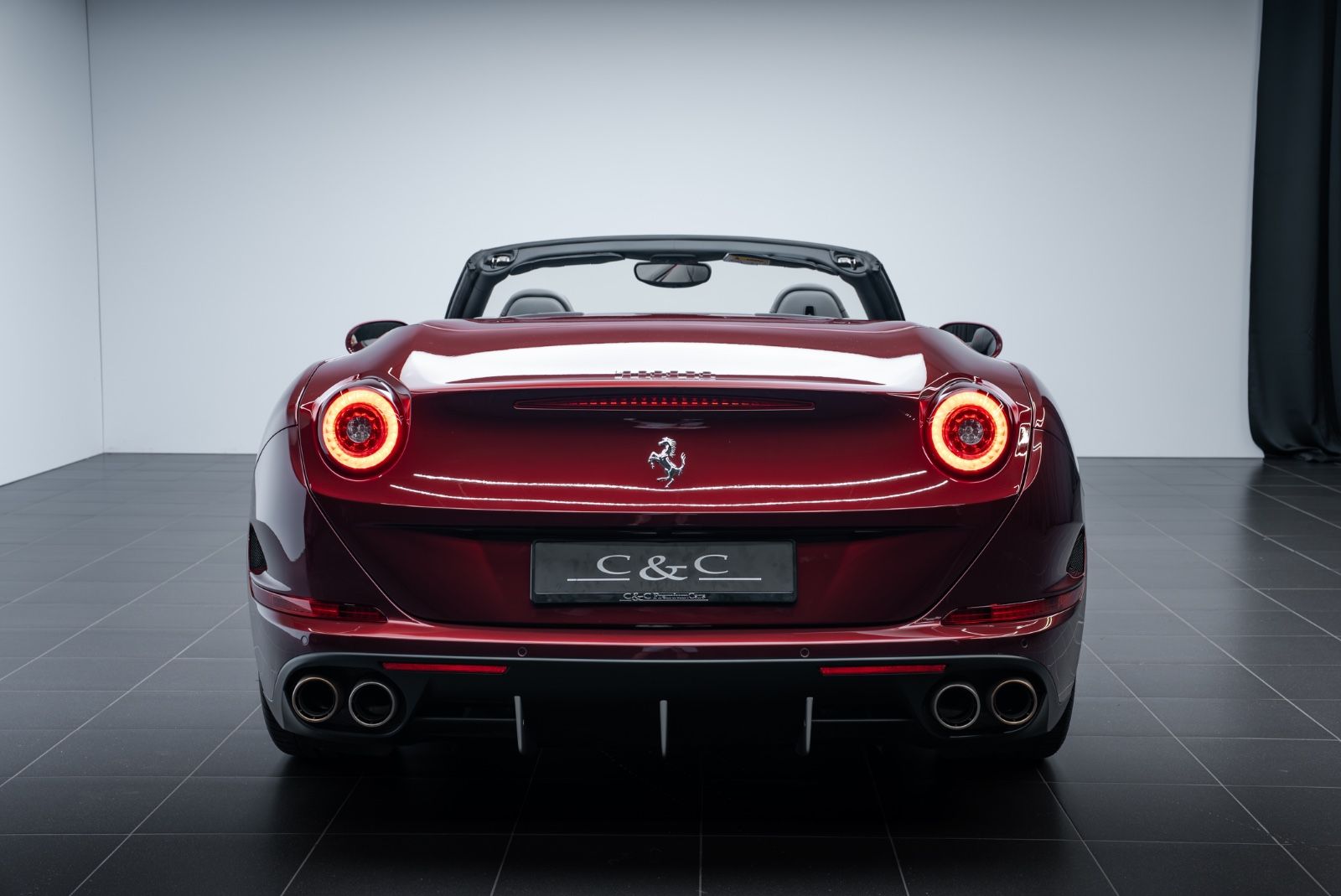 Fahrzeugabbildung Ferrari California T ATELIER/SPECIAL COLOUR/WENIG KM