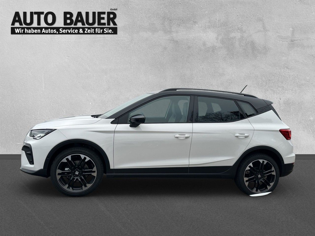 Fahrzeugabbildung SEAT Arona FR Black Edition 1.0 TSI 116 PS 7-Gang-DSG - mit KI generiert/bearbeitet