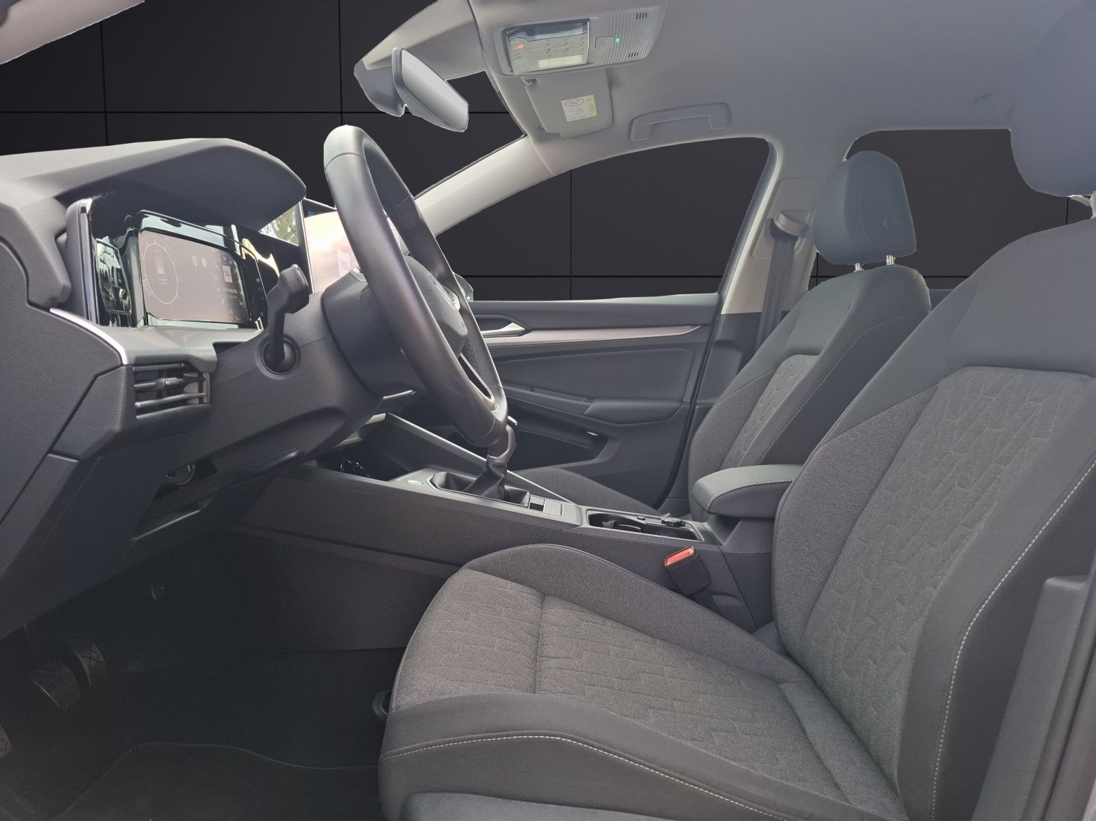 Fahrzeugabbildung Volkswagen Golf VIII Variant TSI Life STH LED Navi ACC HUD