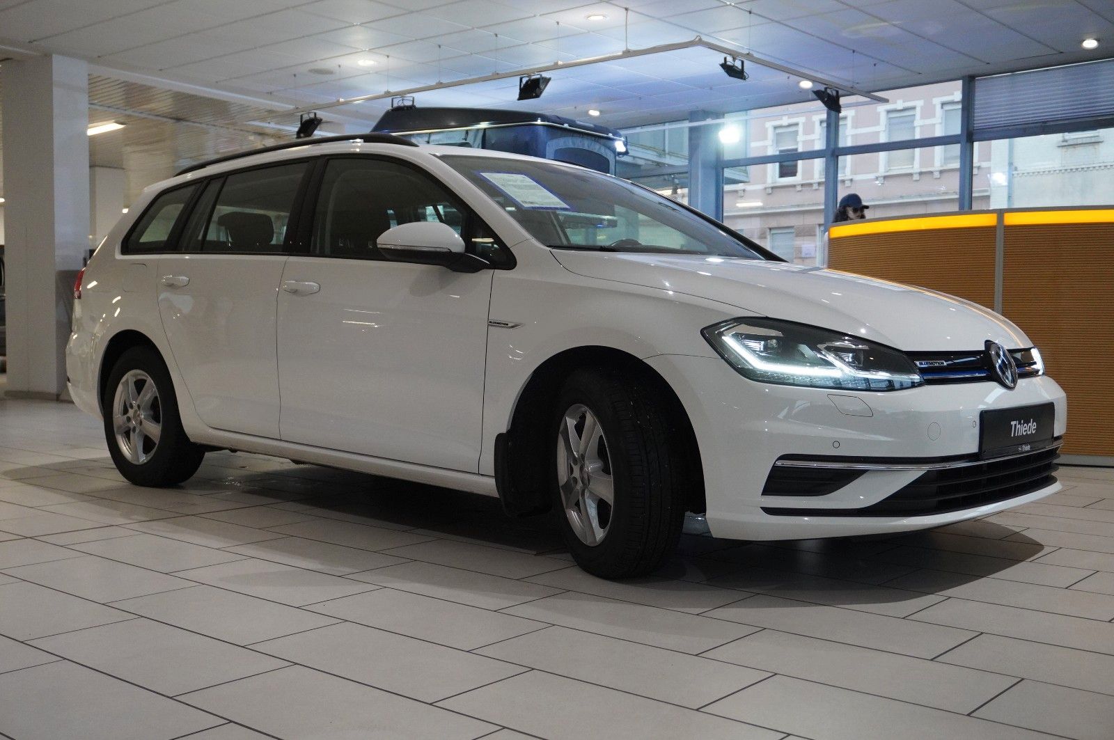 Fahrzeugabbildung Volkswagen Golf VII VARI. 1.5 TGI COMFORT. DSG NAVI/LED/ACC