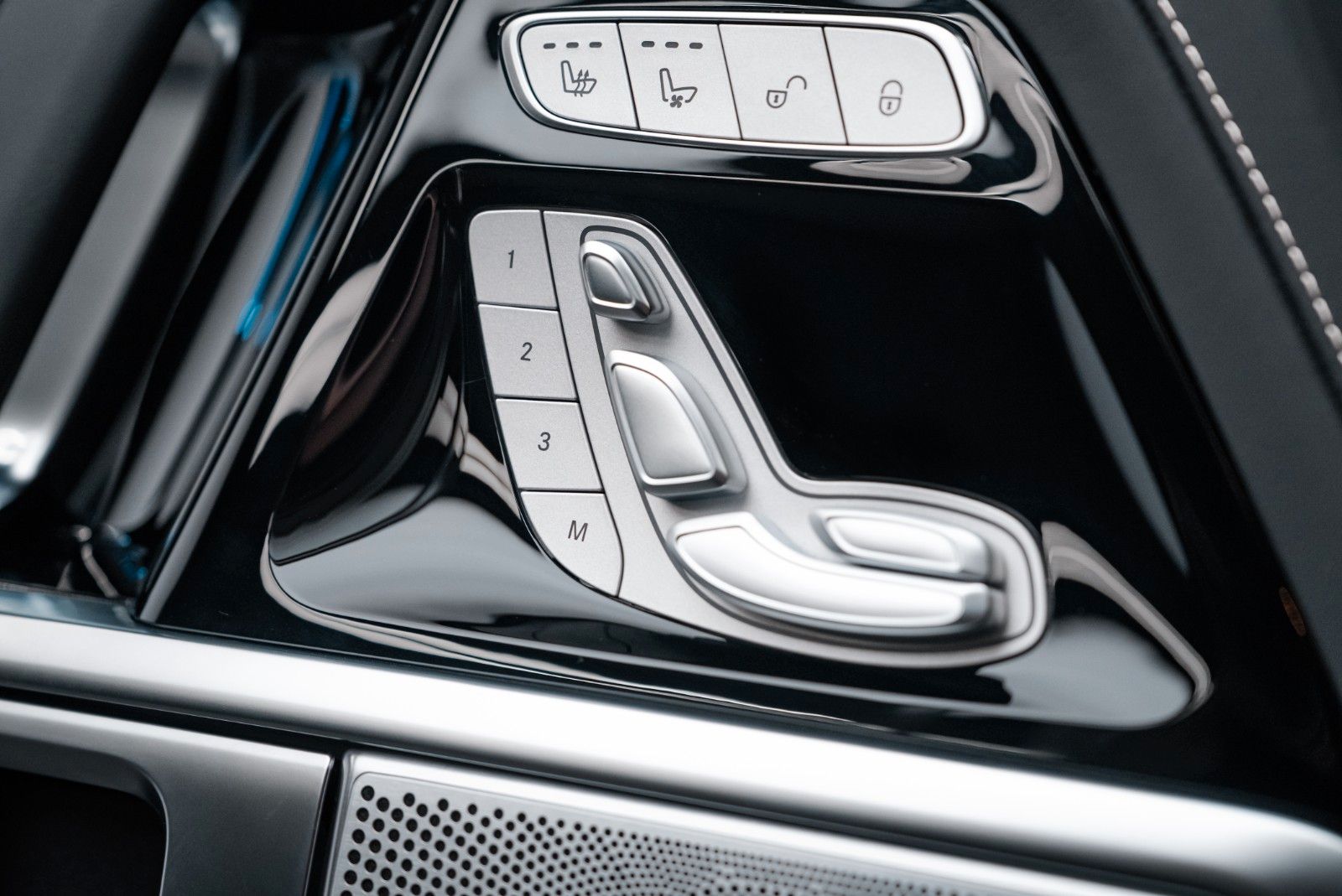 Fahrzeugabbildung Mercedes-Benz G63 A22/SUPERIOR/CARBON/MY 2026