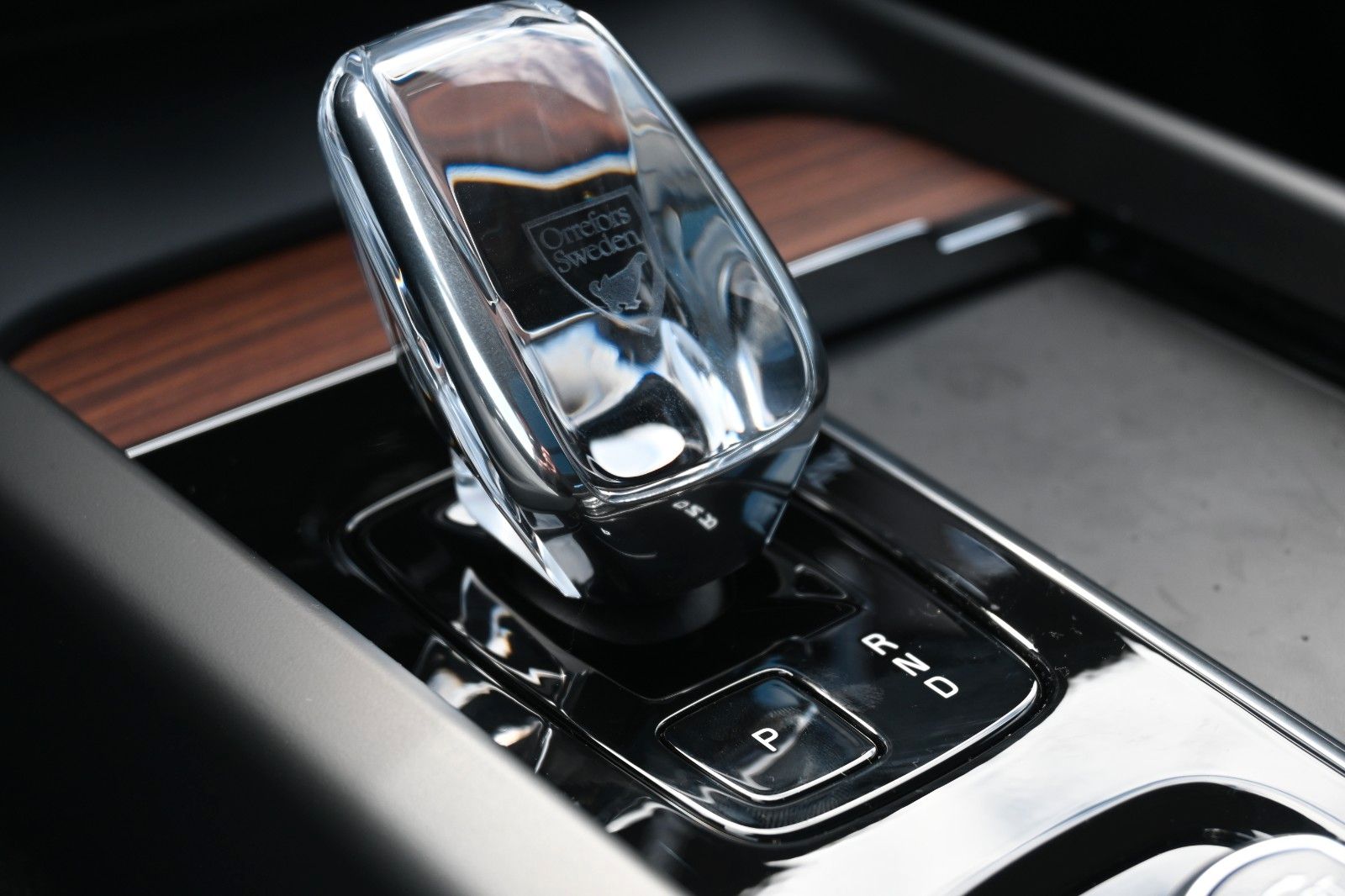 Fahrzeugabbildung Volvo XC60 B4 D AWD Ultimate Dark*STDHZG*LUFT*360°*ACC