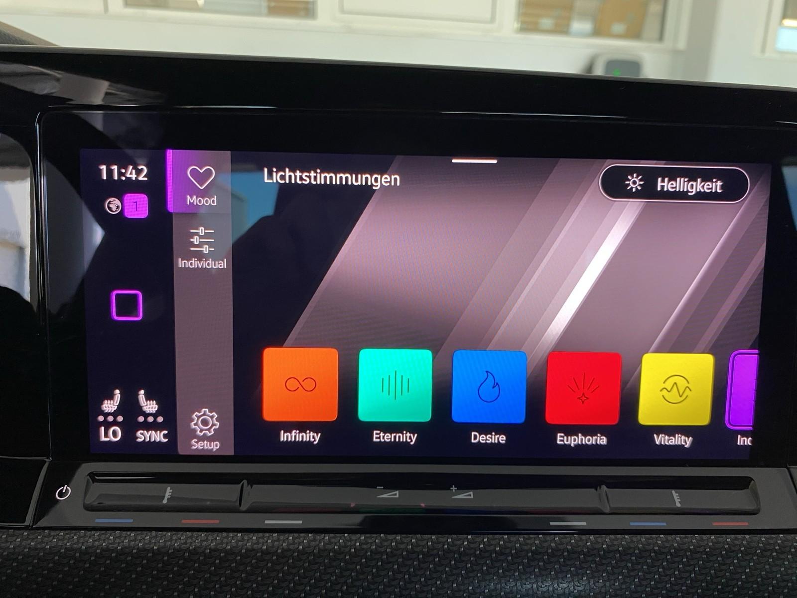 Volkswagen Golf VIII 1.5 eTSI R-Line +DSG+MATRIX+BLACK+LED+, миниатюра 21
