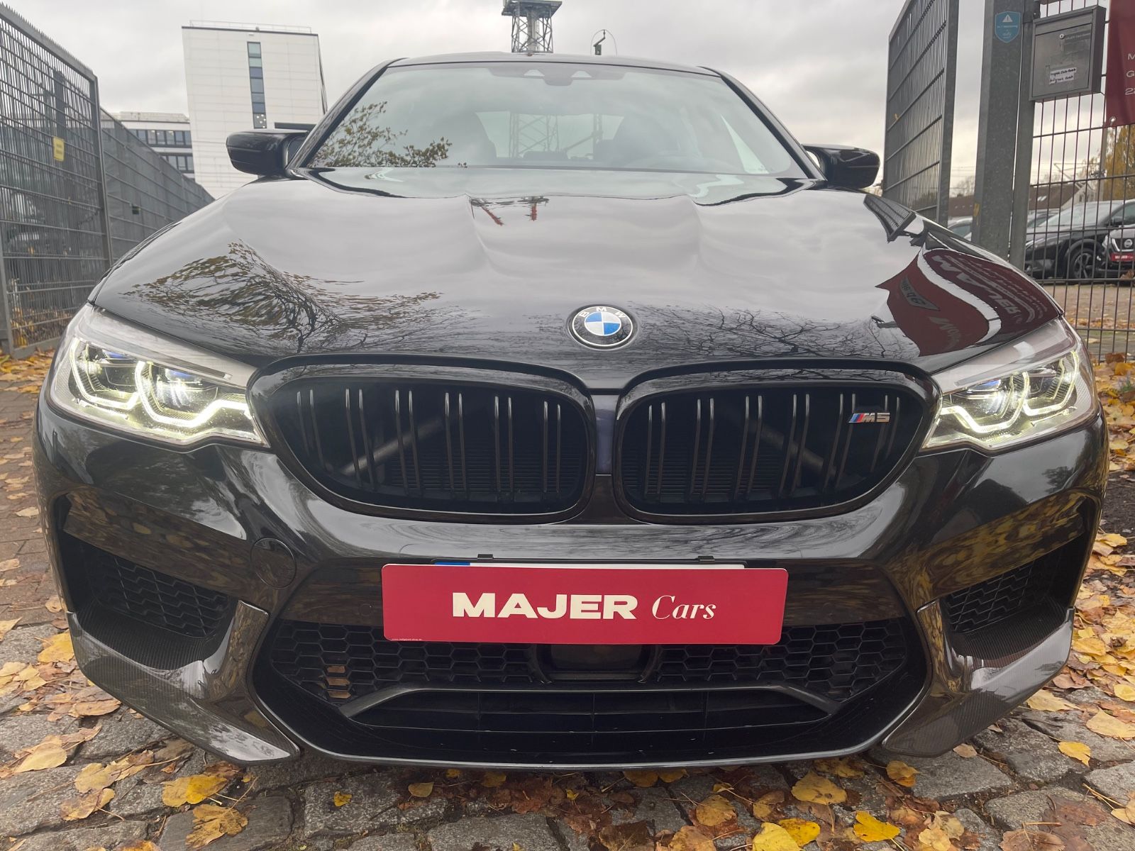 Fahrzeugabbildung BMW M5 Baureihe M5 Lim.*MASSAGE*CARBON*HEAD-UP*LED