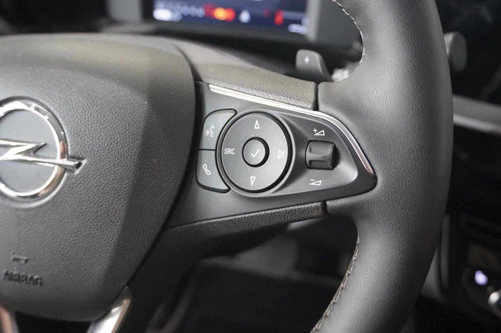 Fahrzeugabbildung Opel Mokka 1.2T ELEGANCE NAVI/LED/KAMERA/SH/SPORT/DAB