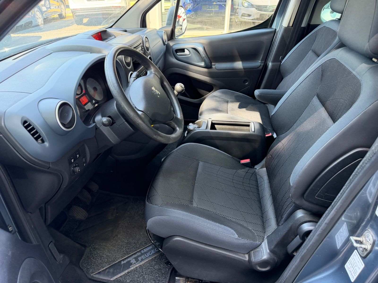 Fahrzeugabbildung Peugeot Partner Tepee Family