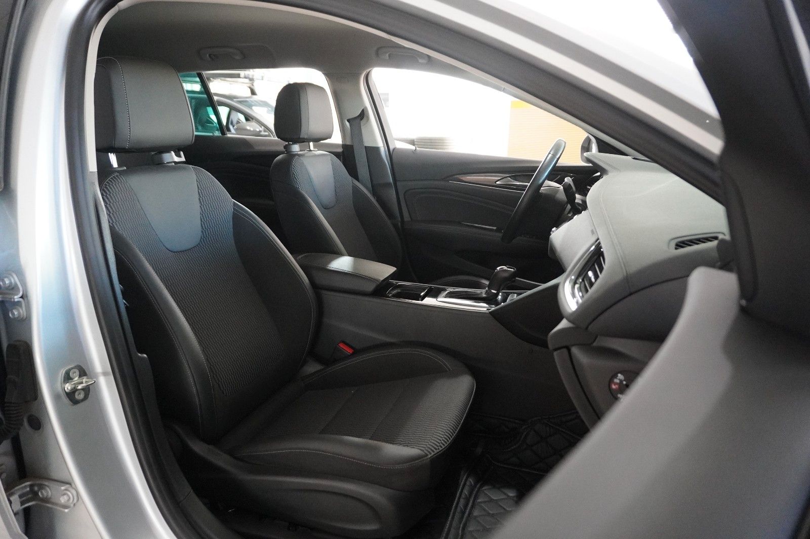 Fahrzeugabbildung Opel Insignia B ST 1.5T DYNAMIC NAVI/MATRIX/KAMERA/SH