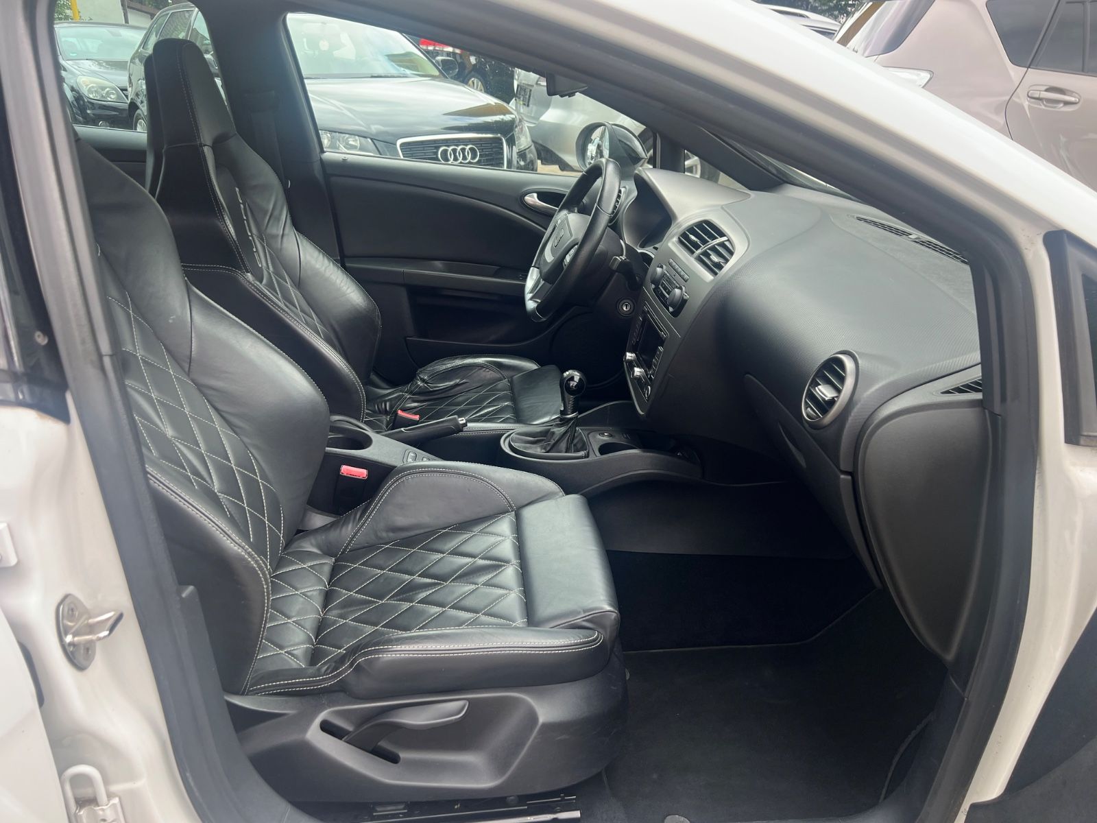 Fahrzeugabbildung SEAT Leon Cupra R *H&R*BULX*