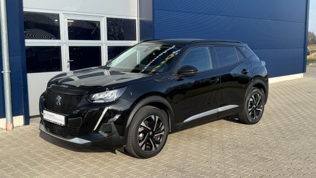 Peugeot 2008 e-Allure Kam. Nav. 11KW OBC. LM 17°. GJR.