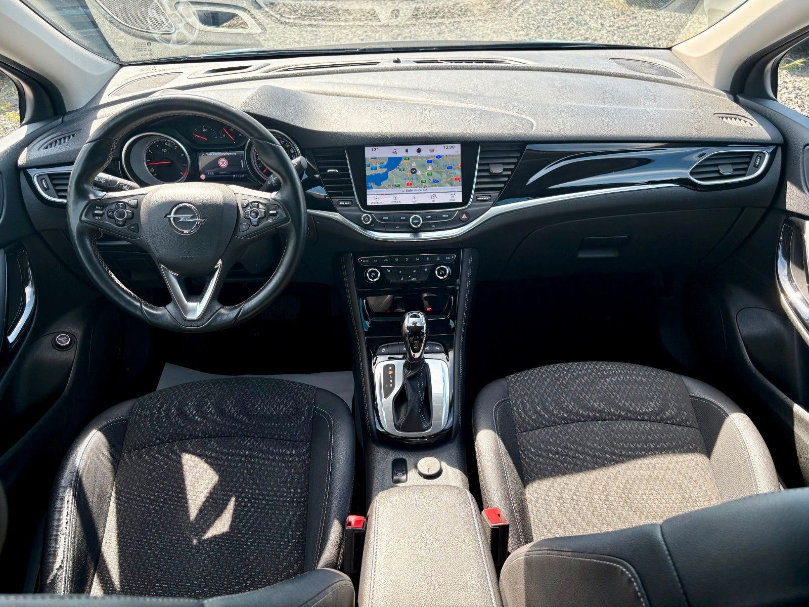Fahrzeugabbildung Opel Astra K Sports Tourer 1.4 Aut. Navi LED Kamera