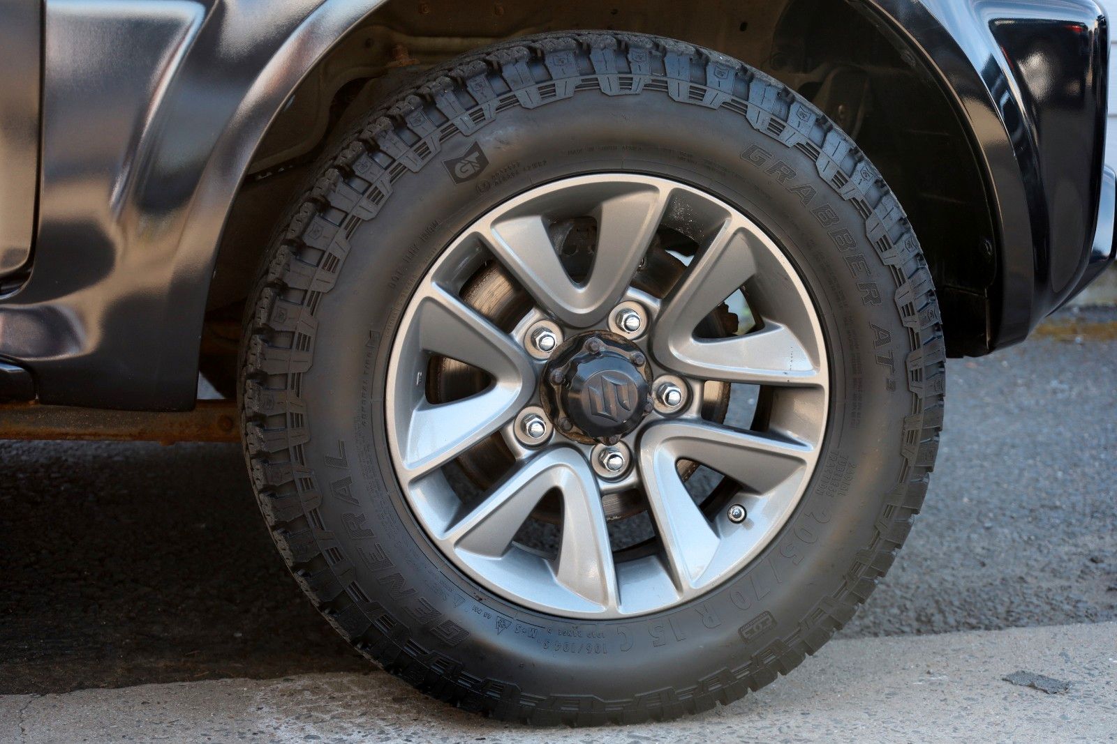 Fahrzeugabbildung Suzuki Jimny Ranger Style 4 Sitzer,AHK,Allwetter Reifen