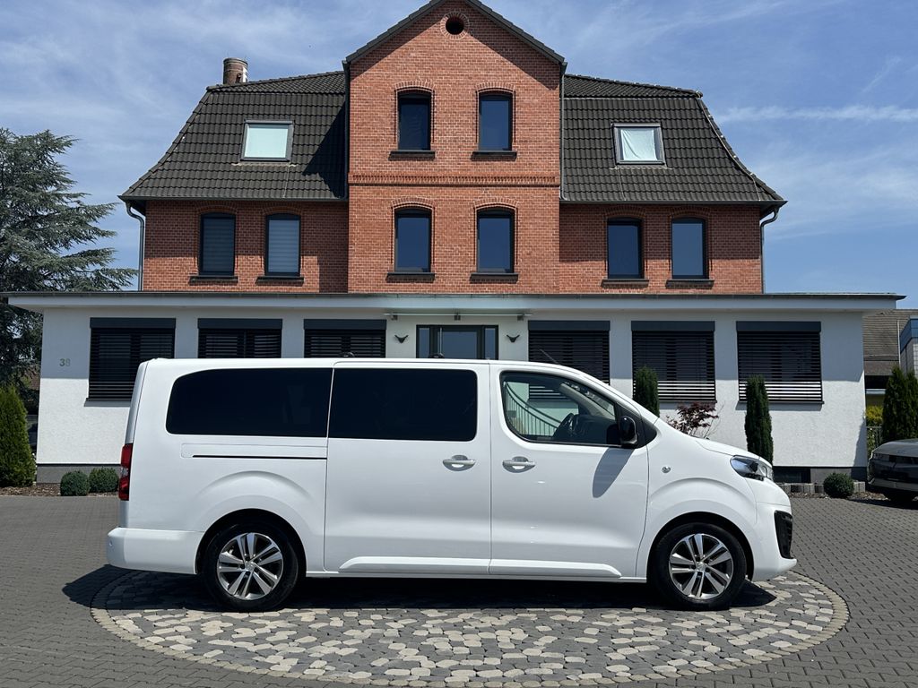 Image of Peugeot e-Traveller