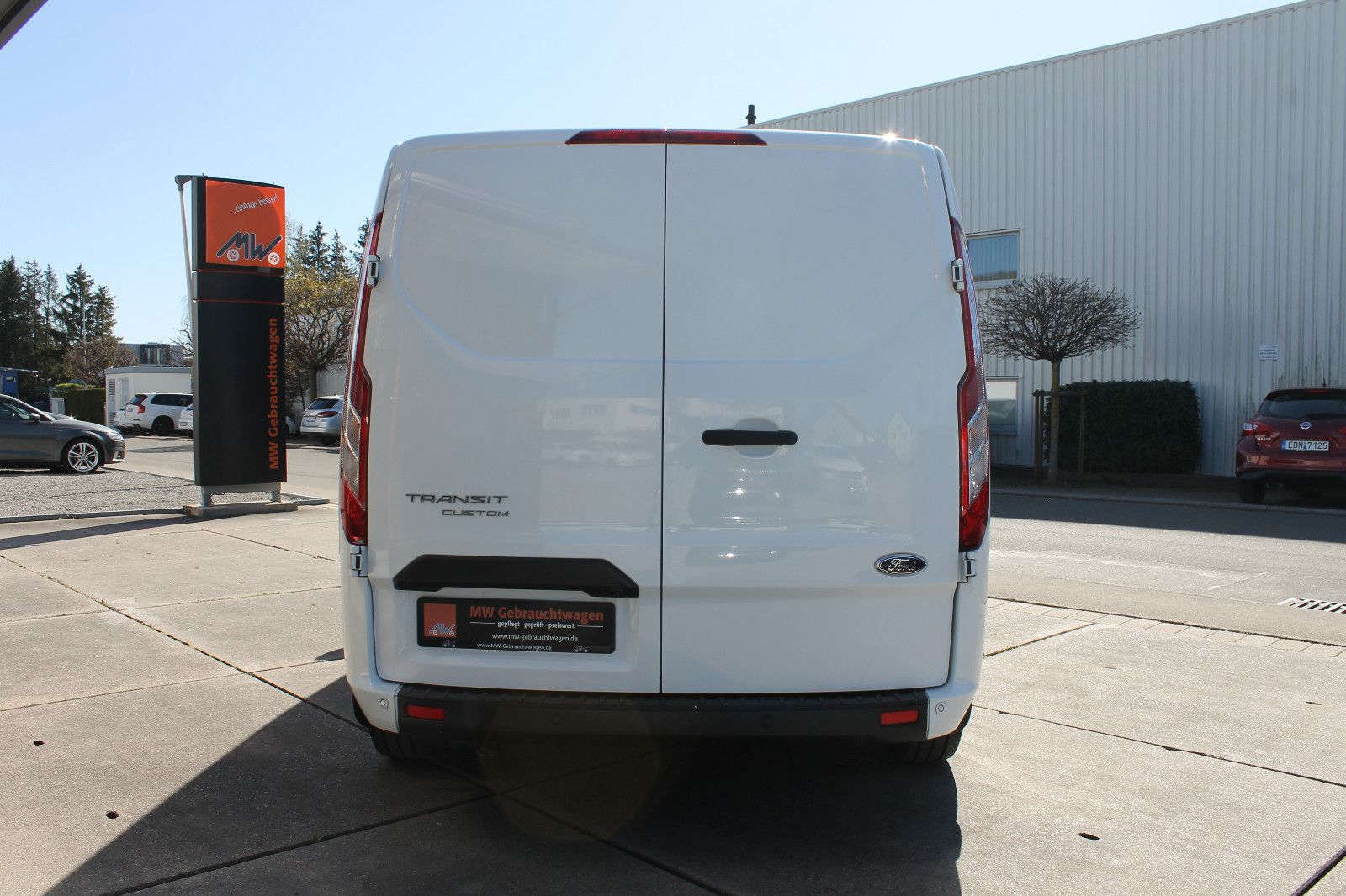 Fahrzeugabbildung Ford Transit Custom Kasten 300 L2 Trend SHZ KAM TEMP